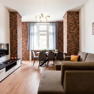 Jacuzzi And Privacy With 2 Balconies And Free Garage Budapest
